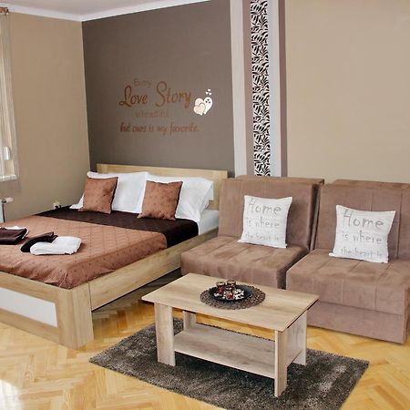 Apartment Cherry Zrenjanin Bagian luar foto